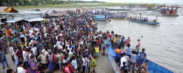 В Бангладеш затонул паром со 100 пассажирами