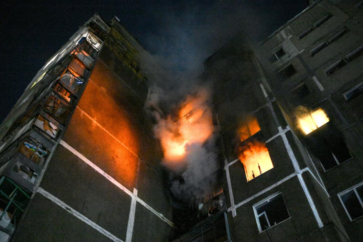 В Курске в пожаре, возникшем вследствие атаки БПЛА, погибла женщина