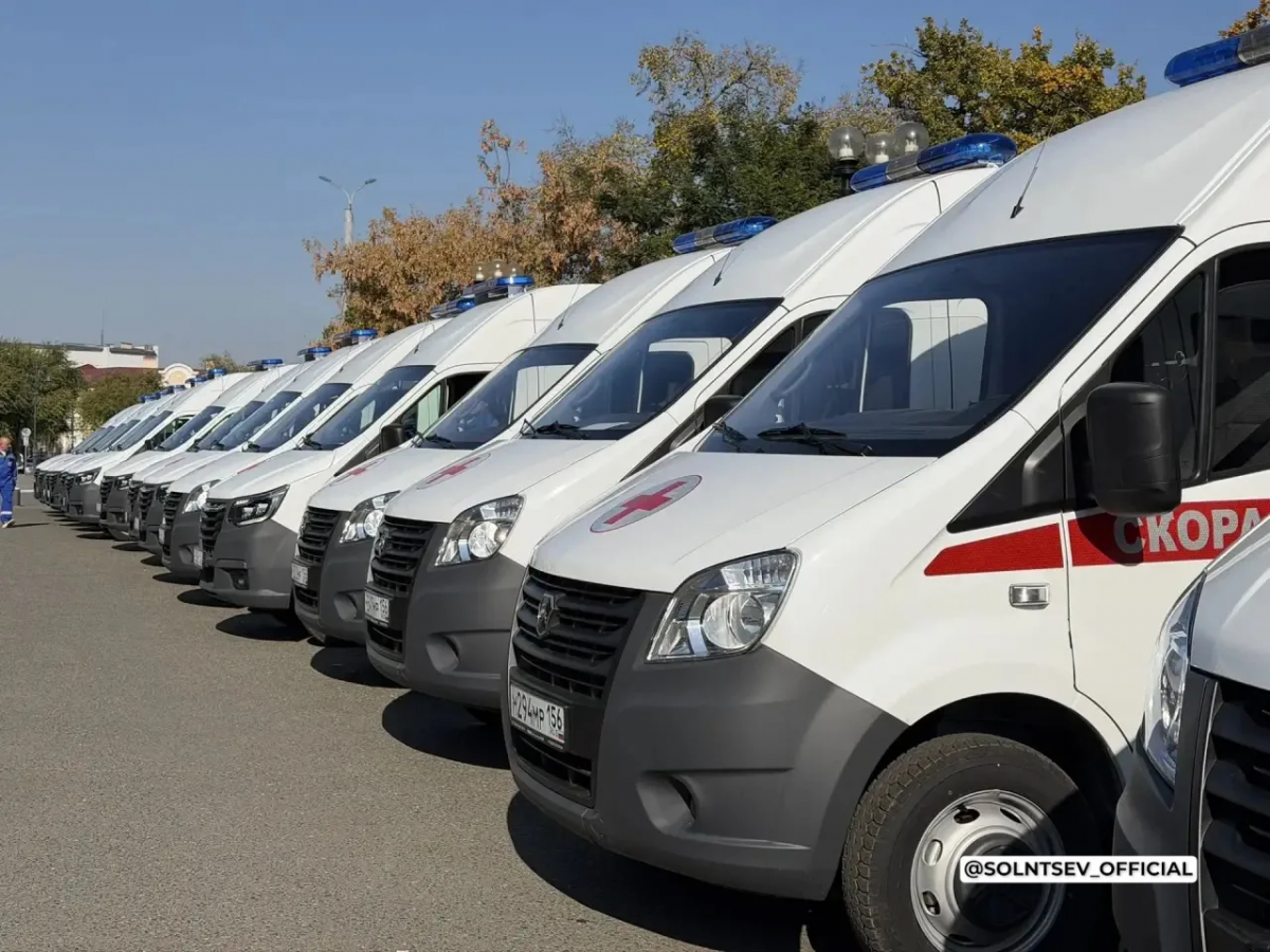 Губернатор Евгений Солнцев: С начала года автопарк скорой помощи Оренбуржья пополнился 42 новыми машинами