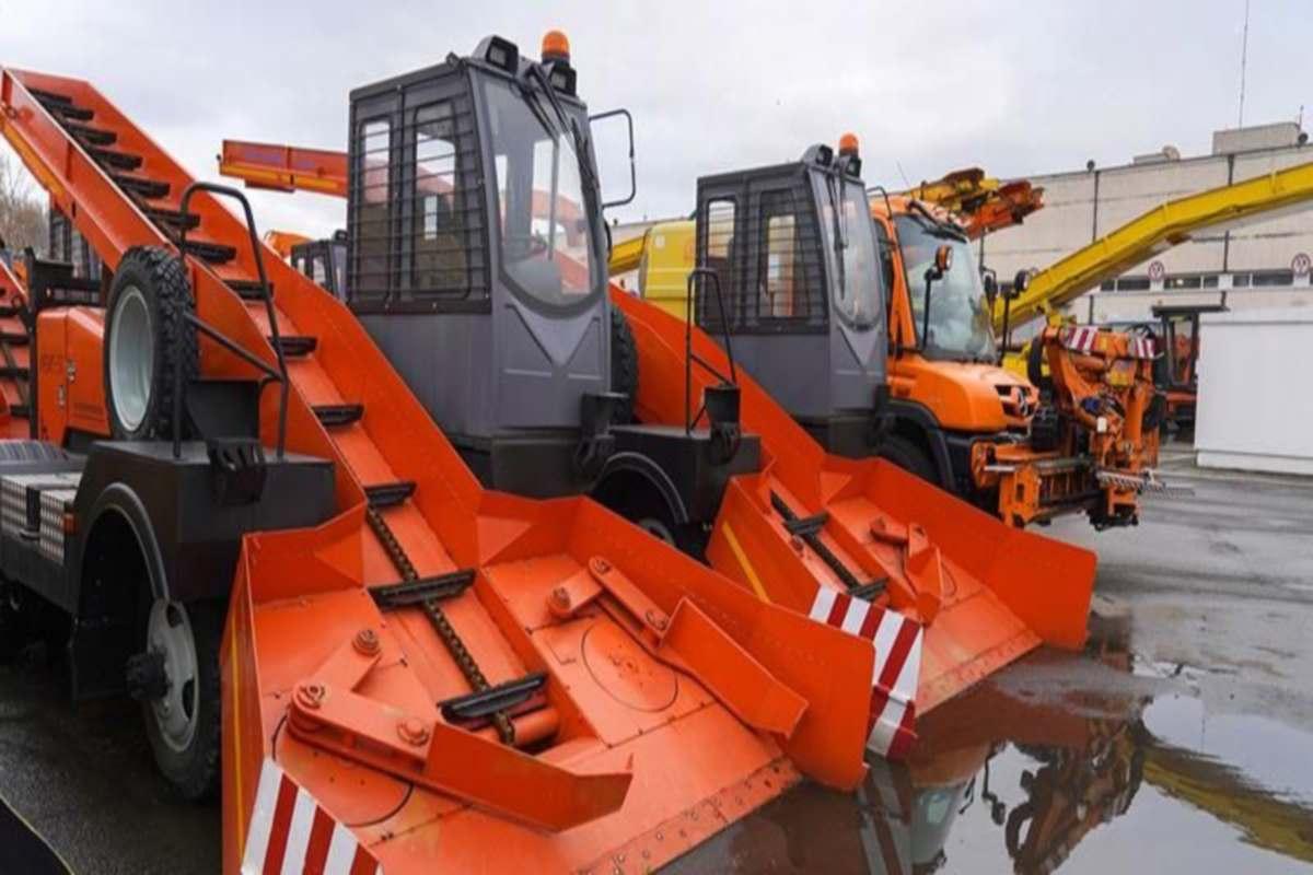 Технику коммунального хозяйства Москвы перевели на зимний режим работы