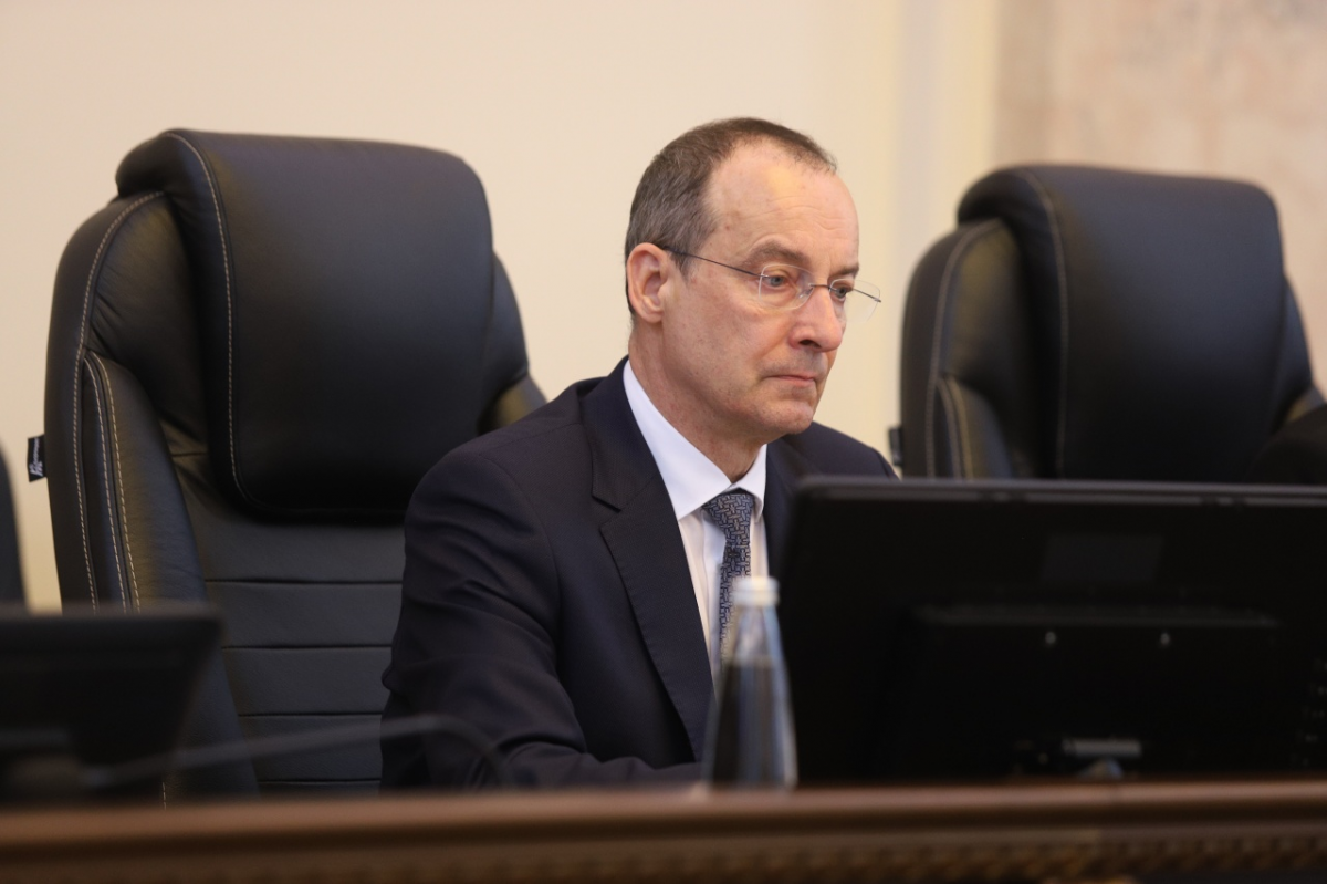 Сессия ЗСК досрочно прекратила полномочия двух депутатов