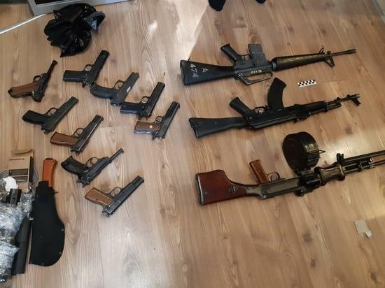 ФСБ пресекла деятельность банды торговцев оружием