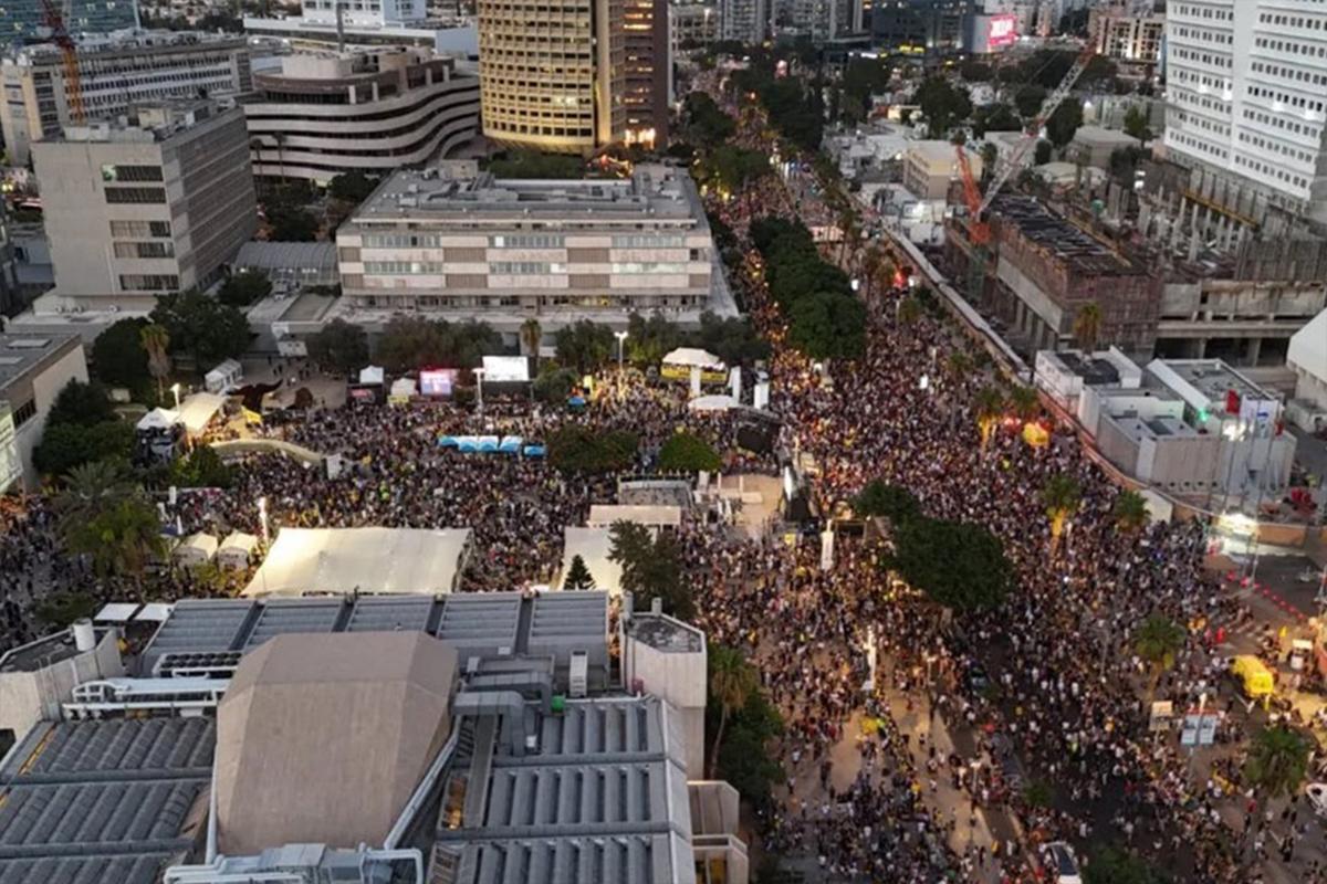 Участники митинга в Тель-Авиве требуют освобождения заложников