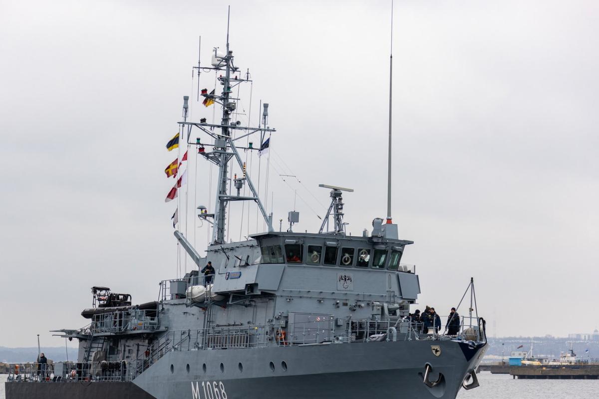 Российские моряки сняли на видео попытку захвата судна эстонскими ВМС и авиацией НАТО