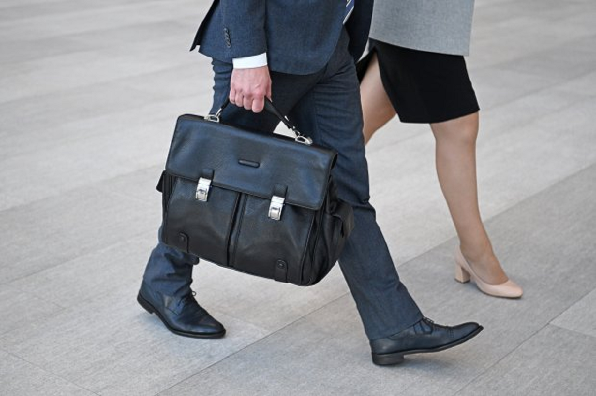 В Волгограде отменили запланированную на 1 октября индексацию зарплат чиновников