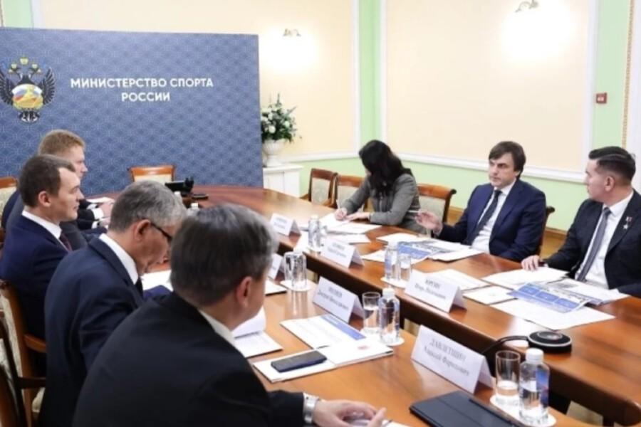 Новые уроки физкультуры: фиджитал и лыжные гонки в школах