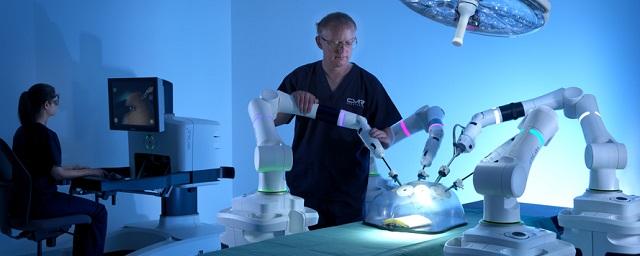 Робот-хирург удалил британцу раковую опухоль в горле