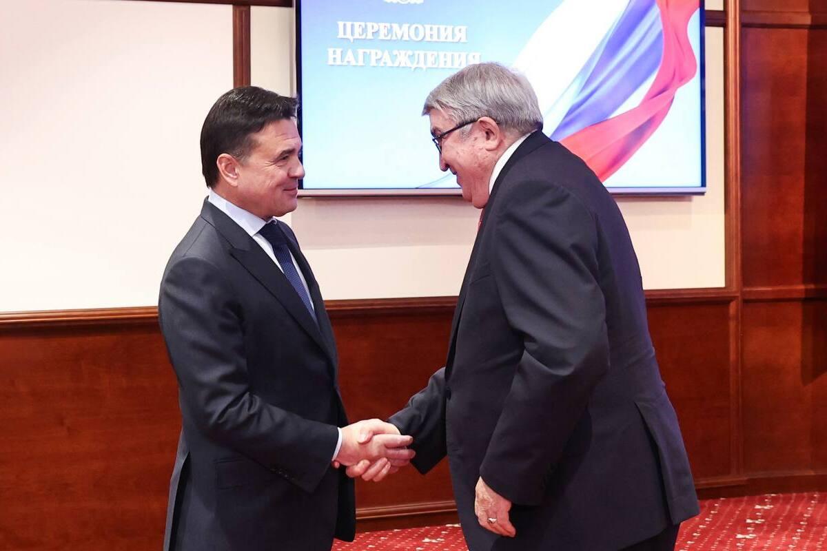 Губернатор Андрей Воробьев вручил награды в честь Дня народного единства