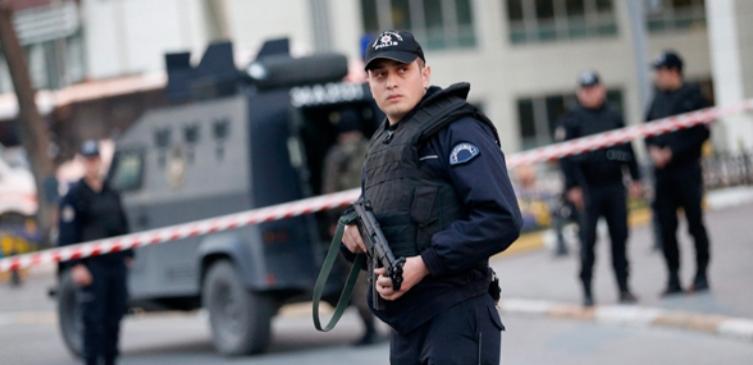 В Турции при взрыве заминированного авто погибли двое полицейских