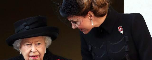 Кэйт Миддлтон подержала расплакавшуюся во время парада Елизавету II