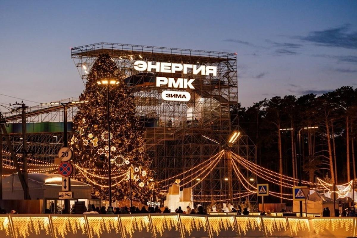 Народные гуляния организовали в екатеринбургском спортивном квартале «Архангел Михаил» на Рождество