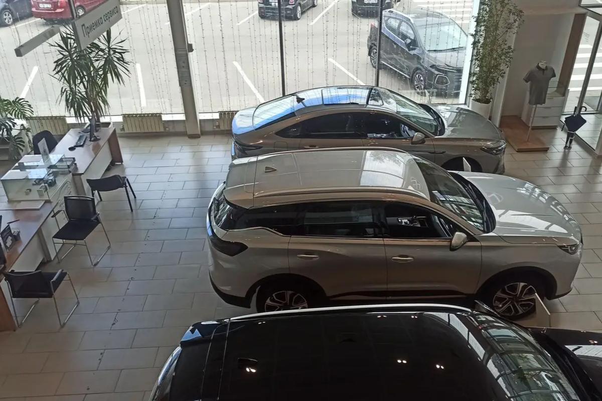 Российские автодилеры массово повышают цены на автомобили