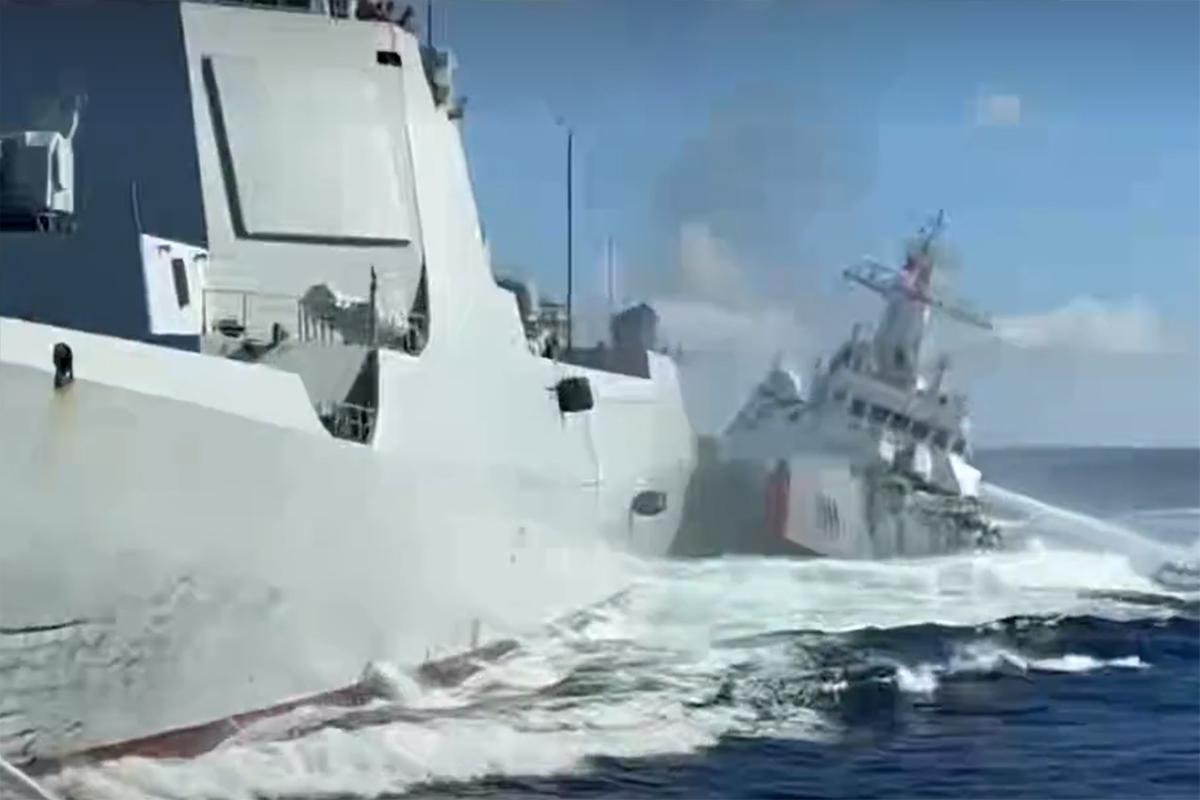 В Южно-Китайском море столкнулись два китайских военных корабля