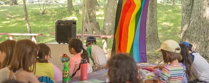 Родители обвиняют детский лагерь в ЛГБТ-пропаганде из-за 