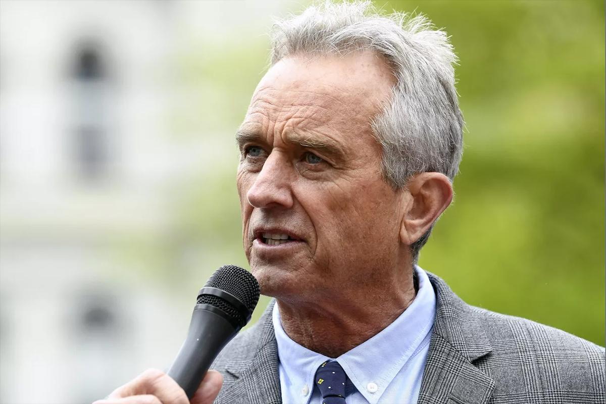 Кеннеди-младший одолел в подтягиваниях министра транспорта США