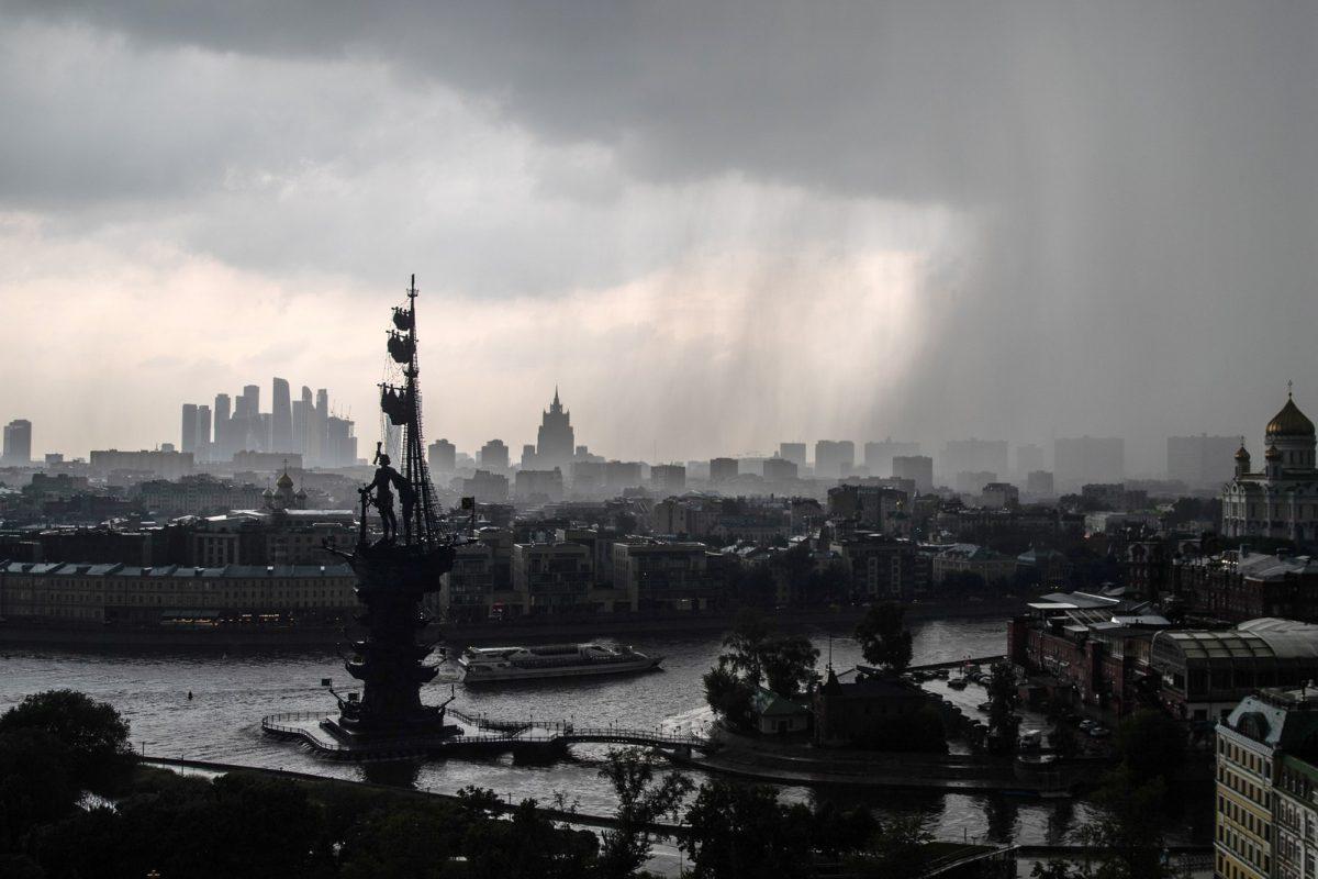 Москва под ударом стихии: экстремальные осадки обрушились на столицу