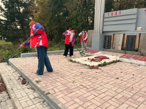 Волонтеры школ Рузского муниципального округа в рамках акции «Обелиск» очистили воинские захоронения и памятники