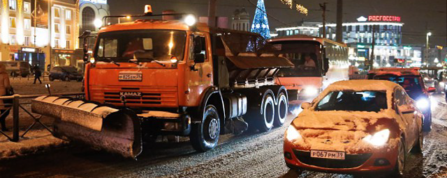 Калининград от снега убирают более 80 машин