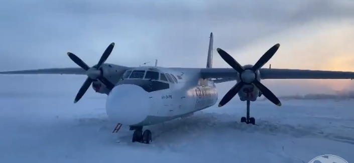 В Якутии самолет АН-24 с 30 пассажирами сел на реку