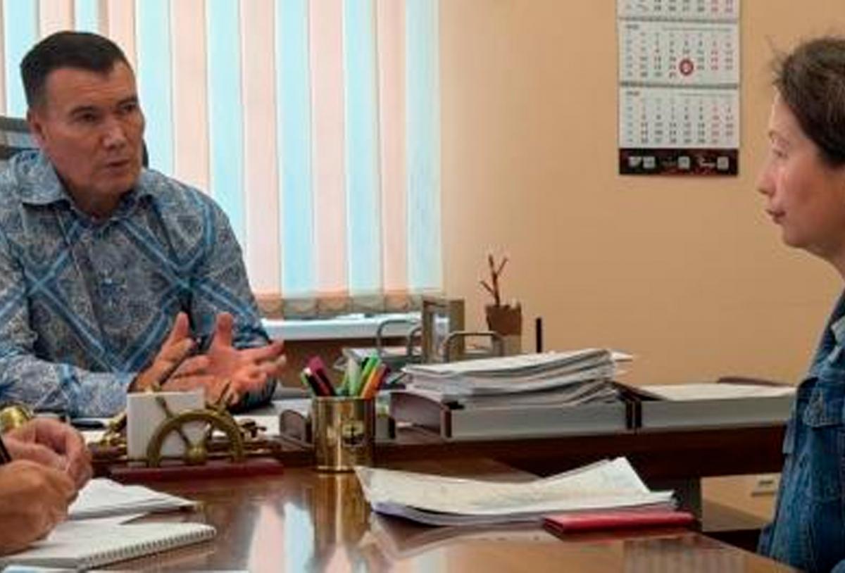 Депутат Заксобрания Евгений Сарсенбаев взял на контроль обращение жительницы Ангарска по ремонту квартиры после хлопка газа