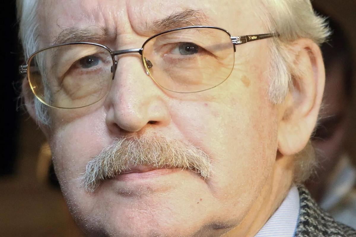 Довел режиссера и звонил президенту США из Ленинграда. Как Василий Ливанов мог не стать главным Холмсом страны