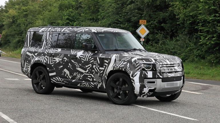 Land Rover представит восьмиместный внедорожник Defender 130 в конце мая
