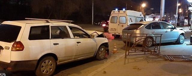 В Иркутске пьяный водитель врезался в припаркованную машину и сбил трех пешеходов