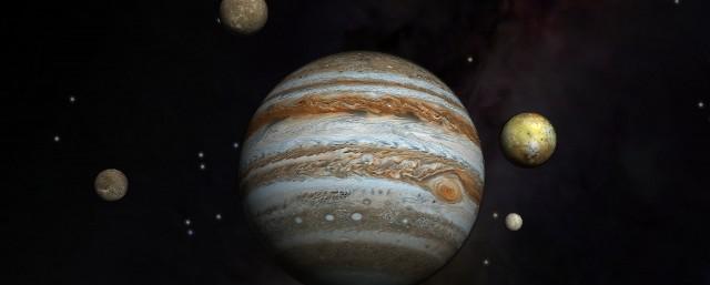 Ученые: Сатурн помог создать большие луны Юпитера