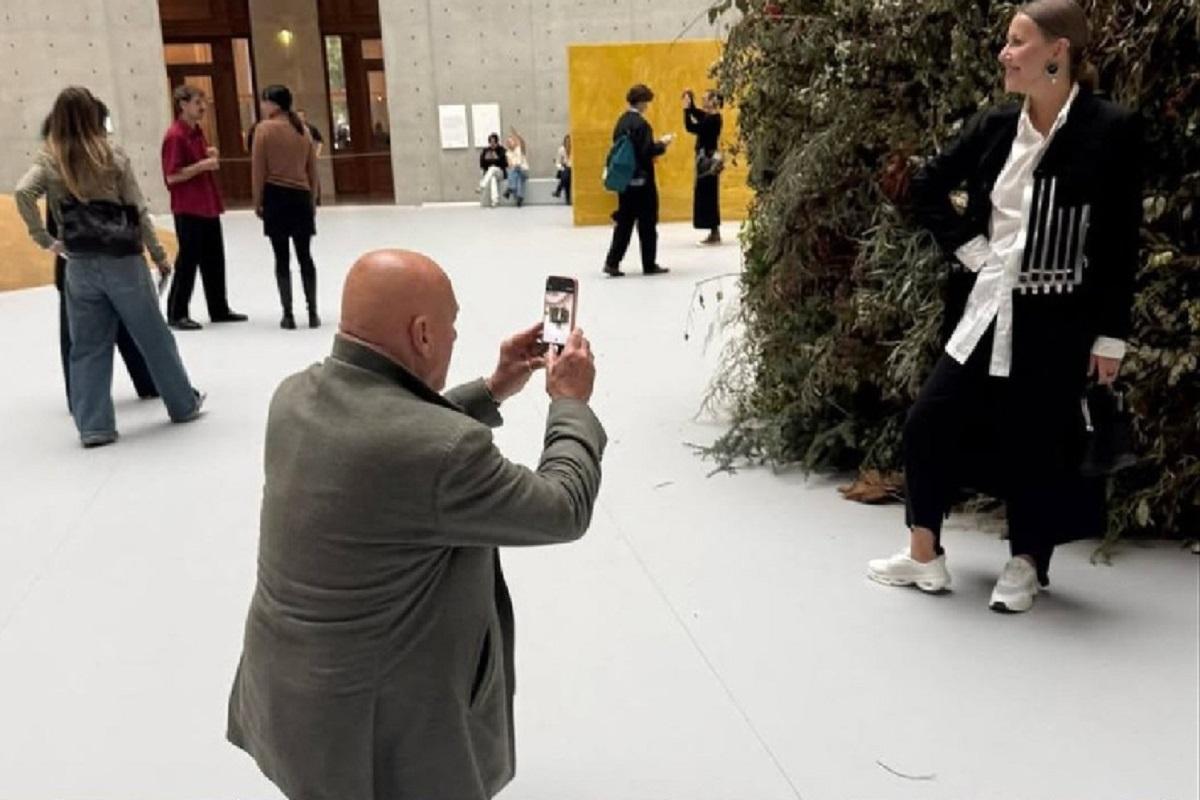 Владимиру Познеру пришлось встать на колено перед Ксенией Собчак