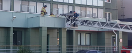 В Челябинске 19-летняя девушка выпала из окна с четвертого этажа