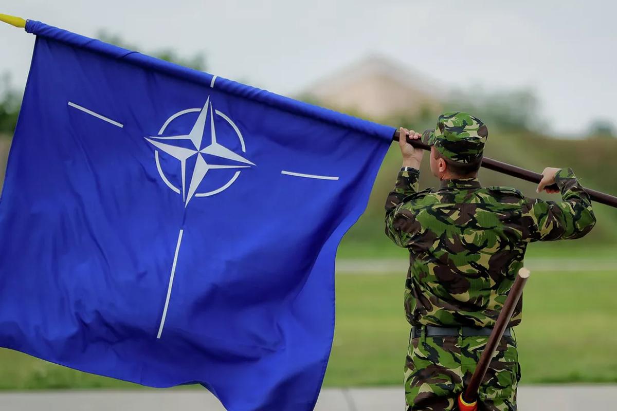 Лавров заявил, что НАТО споткнулась об Украину при расширении на восток