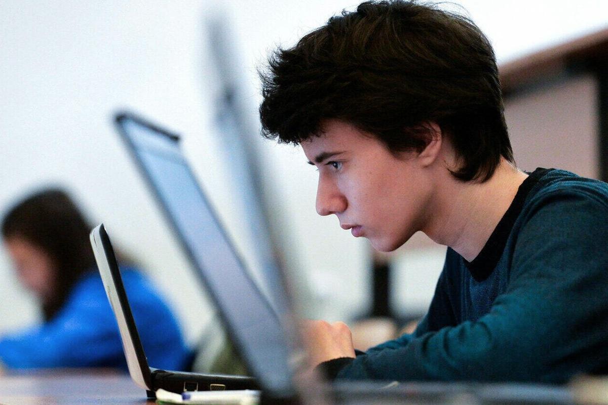 Стало известно, кем устраиваются работать подростки в Тюменской области