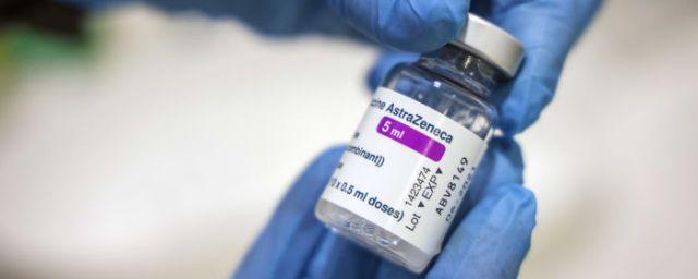 Из-за тромба в мозге умерла женщина во Франции после прививки AstraZeneca