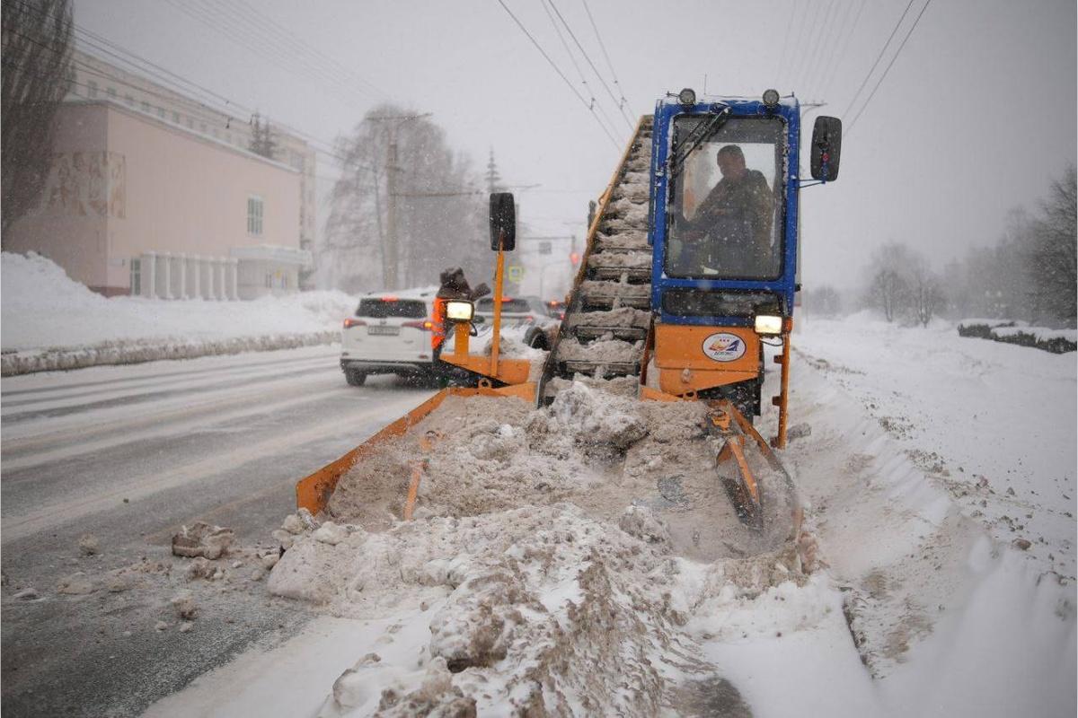 Мэр Станислав Трофимов: Более 120 единиц спецтехники вышли на уборку Чебоксар
