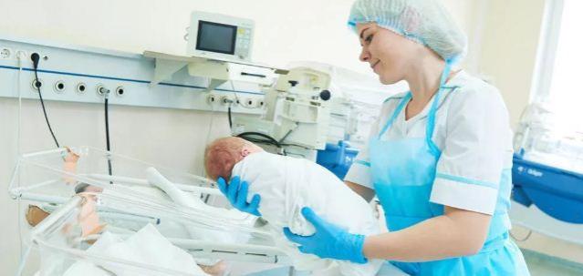 В Белгороде ковид-положительная мать родила здорового малыша и ушла из роддома