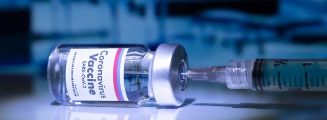 В Череповце прививки от коронавируса планируют поставить 500 медикам
