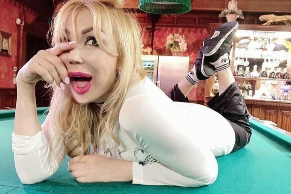 Маша Распутина тайно вышла замуж в 61 год. Фото со свадьбы удивило всех. Кто стал избранником певицы?