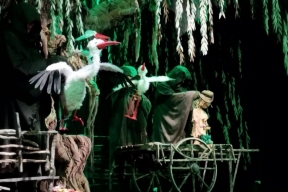 Иркутский театр кукол показал в Луганске спектакль «Аистенок»