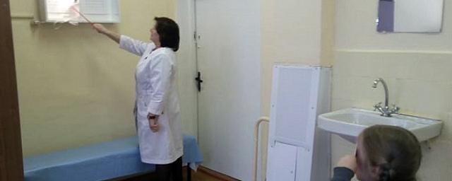 В Брянске единороссы помогли приобрести медоборудование для школы