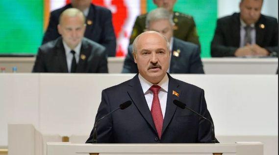 Lukashenko offers to expel students of Universities participating in protests