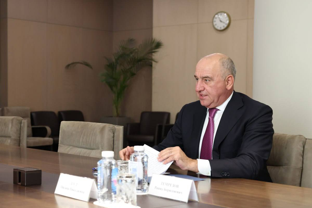 Глава КЧР Рашид Темрезов поздравил жителей с воссоединением ЛДНР, Запорожской и Херсонской областей с Россией