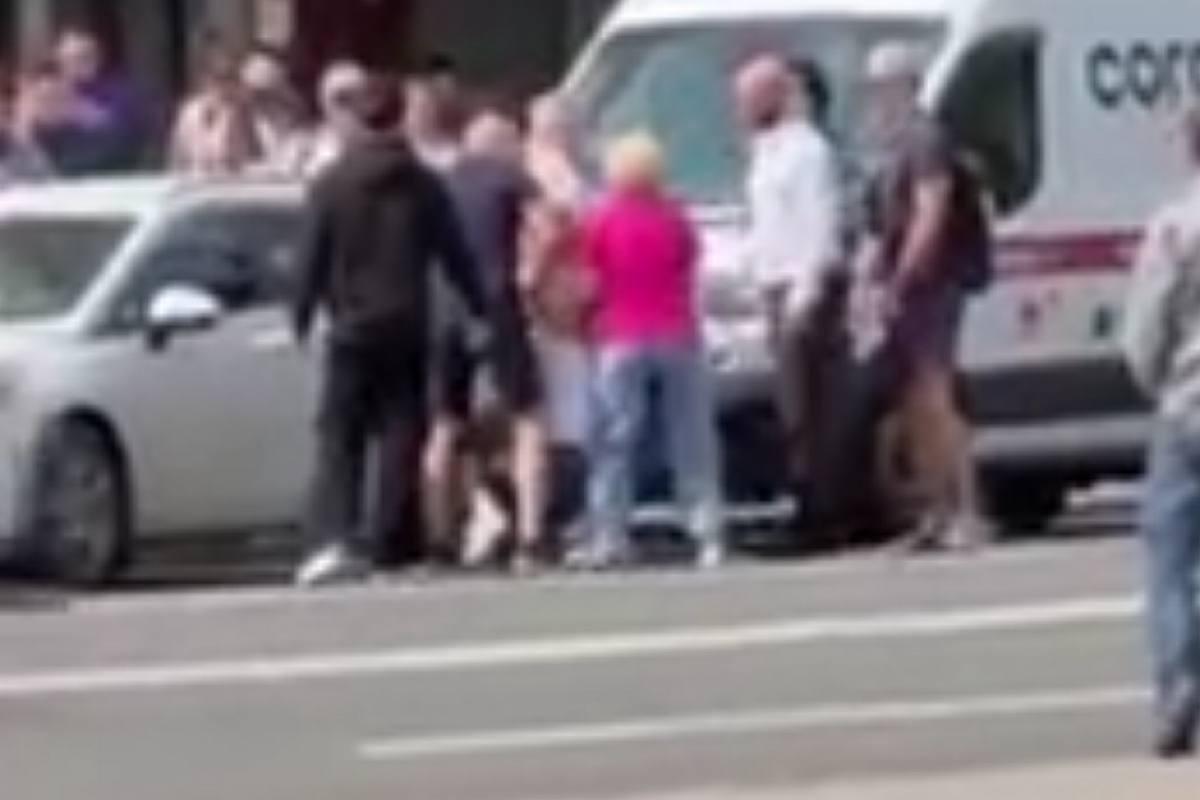 Девушку насильно пытались загнать в автомобиль в Москве чтобы вернуть в реабилитационный центр