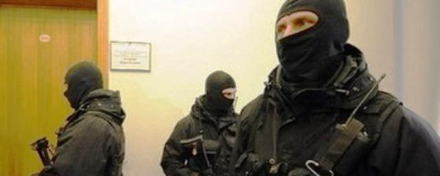 В Курске на предприятии АПЗ-20 прошли обыски с участием ОМОНа