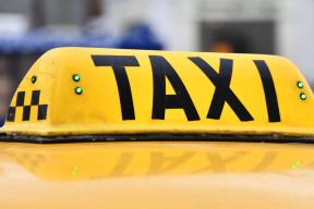В Казани водитель такси возил пассажиров нелегально