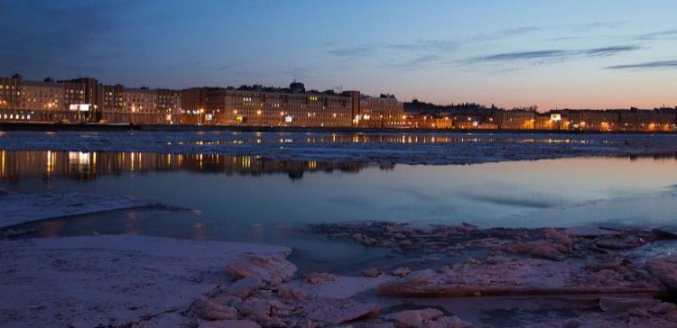 В Петербурге жителям запретили находиться на льду всех водоемов