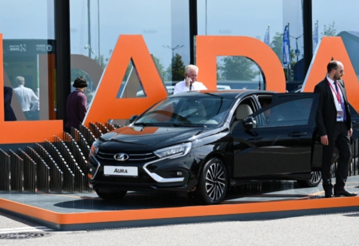 Lada Aura поступает в продажу: первый запуск в Москве и Санкт-Петербурге с ценой от 2,6 млн рублей