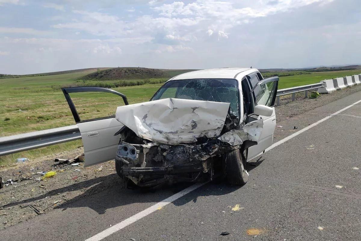 Стали известны подробности ДТП в Забайкалье, где семь человек пострадали при столкновении трех машин