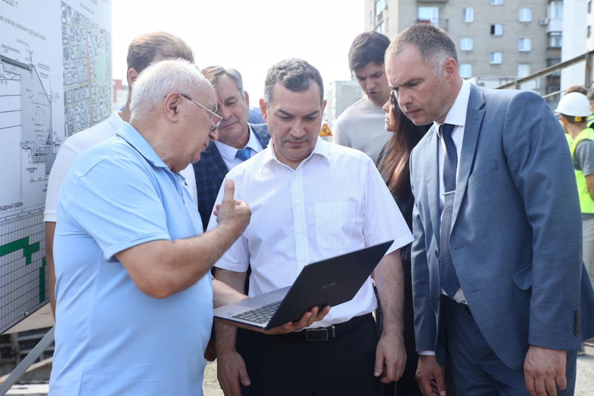 Мэр Новосибирска Максим Кудрявцев: Восстановление подпорной стены на Ипподромской магистрали будет завершено до конца 2026 года