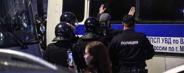 132 участника несогласованной акции против поправок задержали в Москве