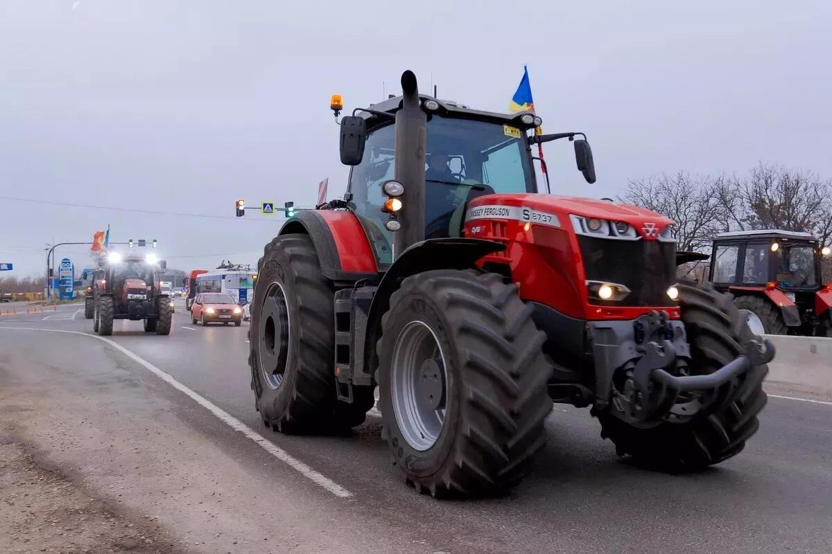 Фермеры Молдавии на границе с Румынией в знак протеста заблокировали 145 автомобилей